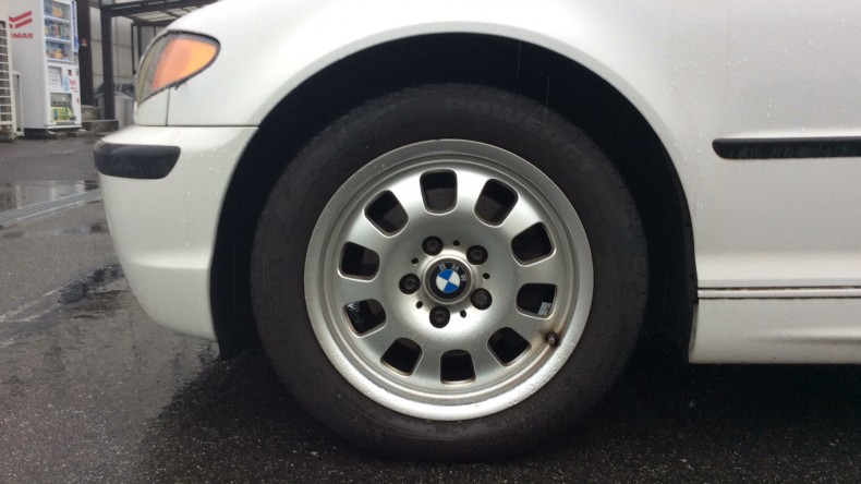 タイヤホイール前