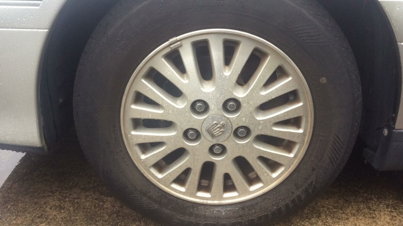 タイヤホイール前