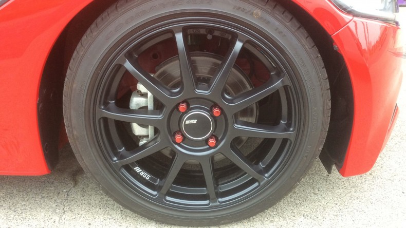 タイヤホイール前