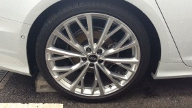 タイヤホイール前