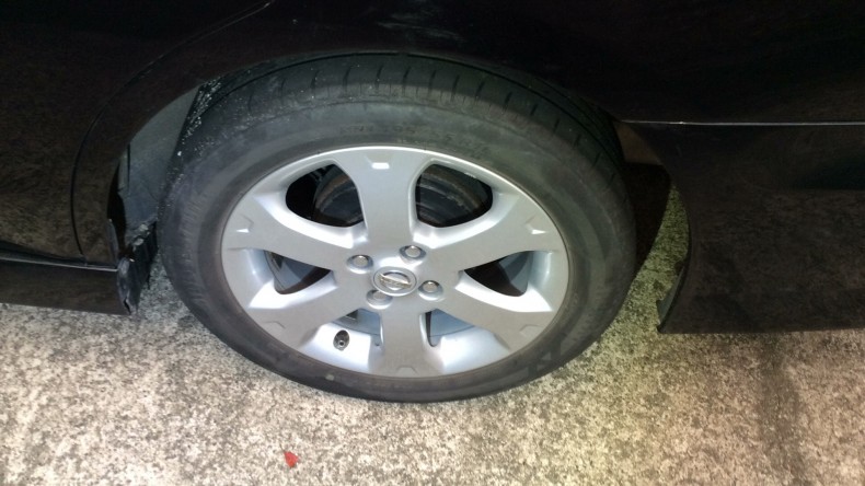 タイヤホイール前