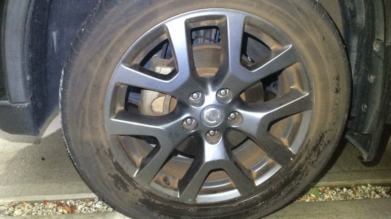 タイヤホイール前