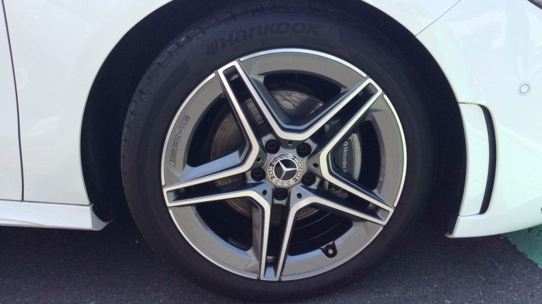 タイヤホイール前