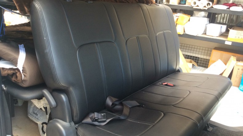 内装後方シート