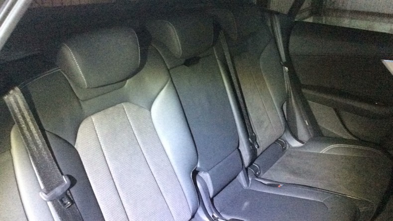 内装後方シート