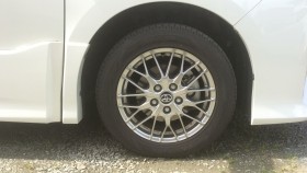 タイヤホイール前