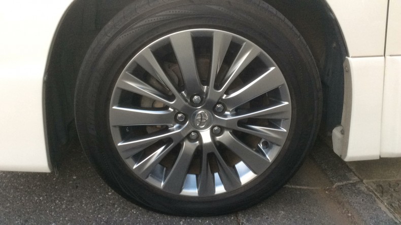 タイヤホイール前