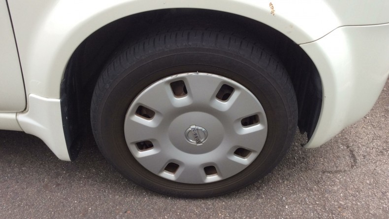 タイヤホイール前