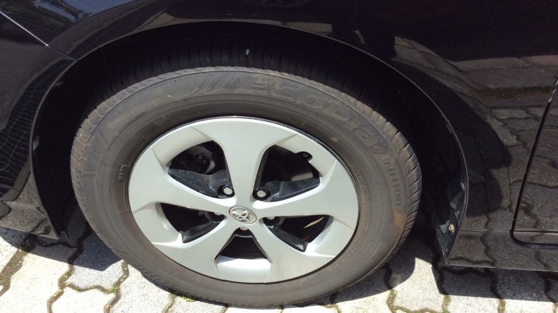 タイヤホイール前