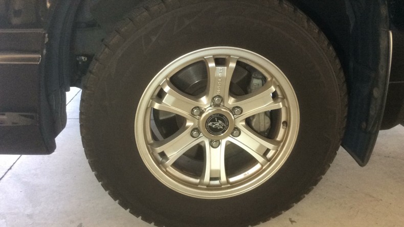 タイヤホイール前