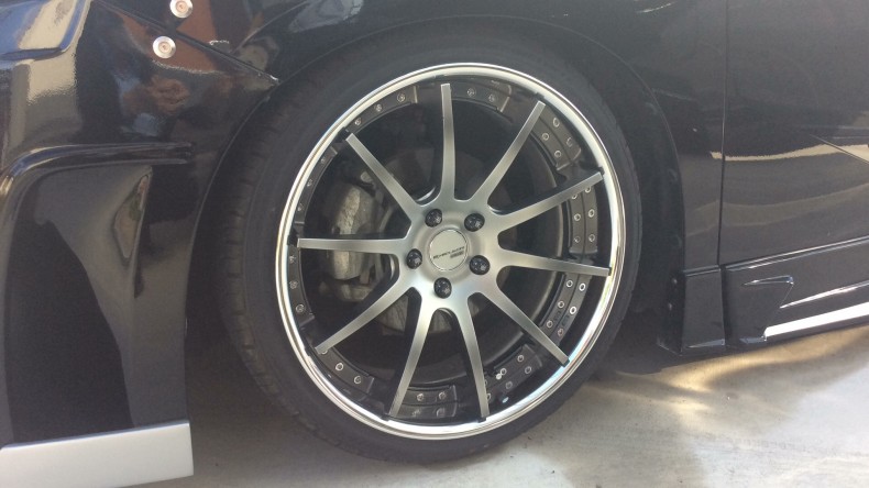 タイヤホイール前