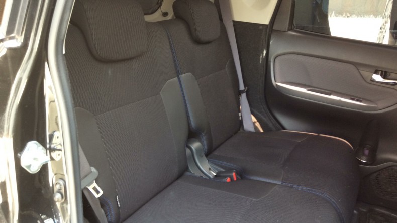 内装後方シート