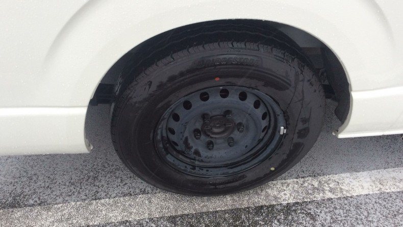 タイヤホイール前