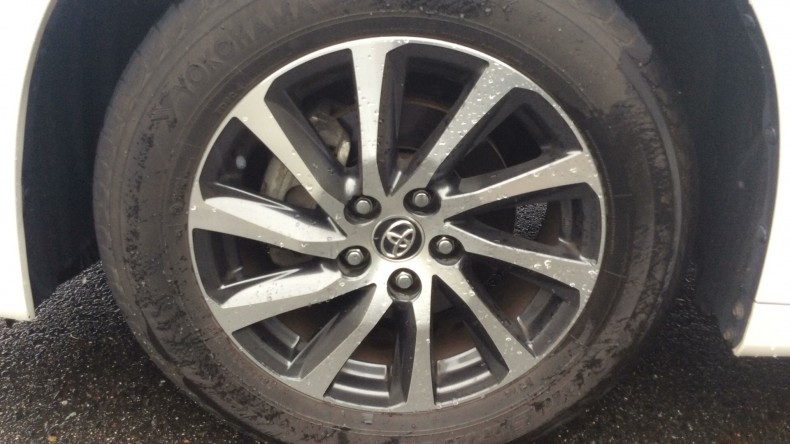 タイヤホイール前