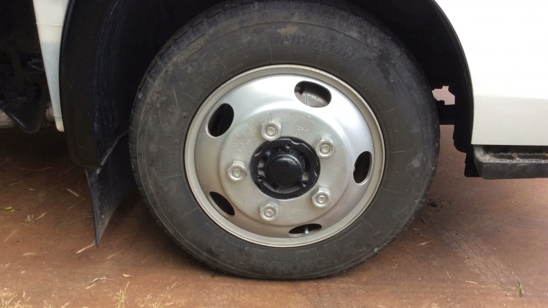 タイヤホイール前