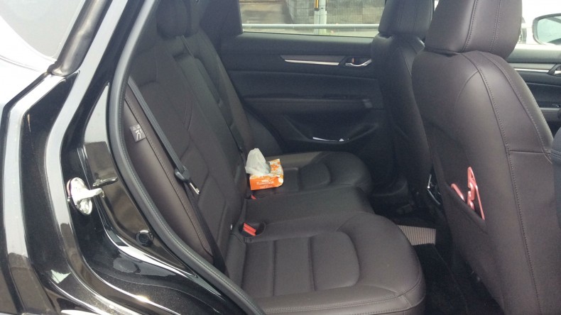 内装後方シート