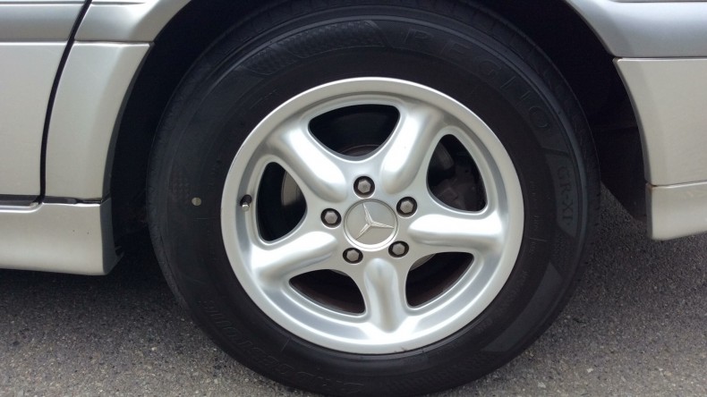 タイヤホイール前