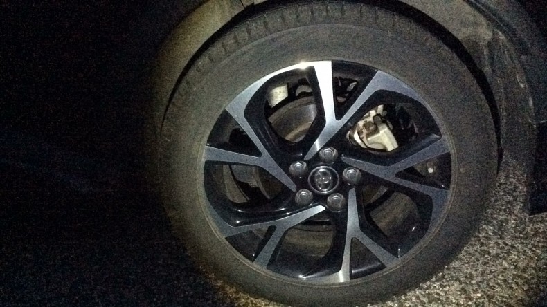 タイヤホイール前