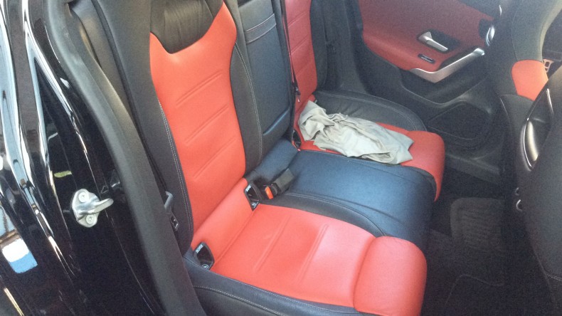 内装後方シート