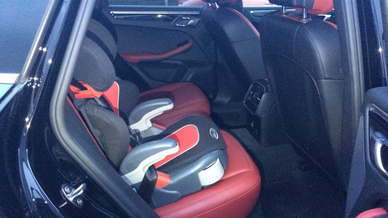 内装後方シート