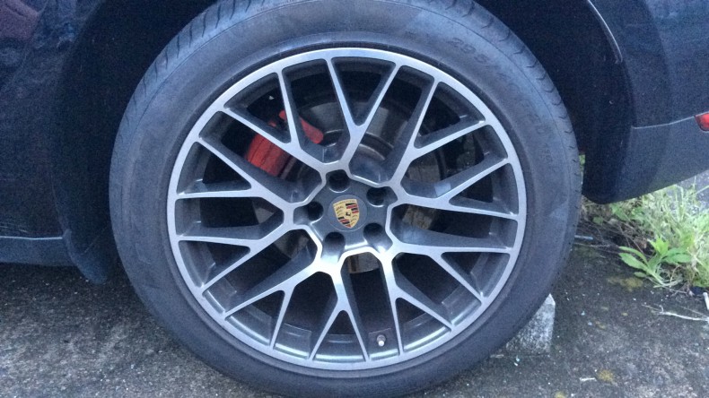 タイヤホイール前