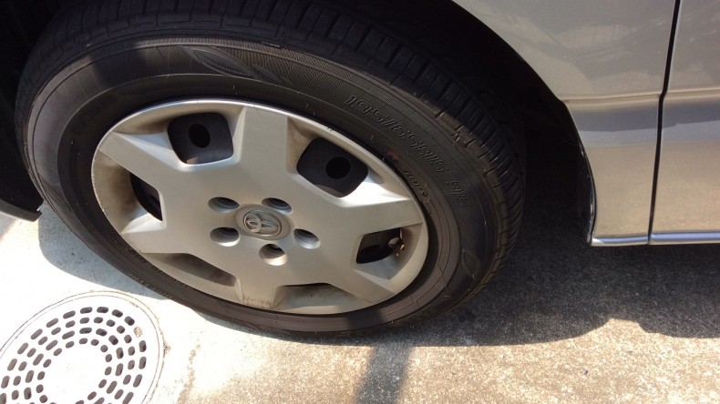 タイヤホイール前