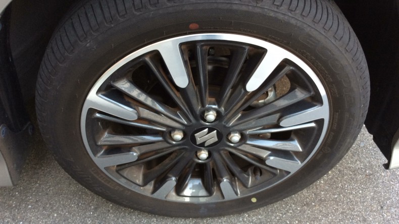 タイヤホイール前