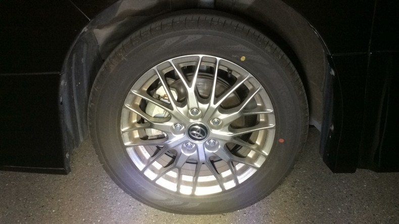 タイヤホイール前