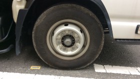 タイヤホイール前