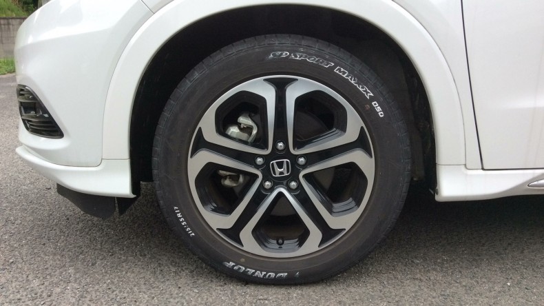 タイヤホイール前