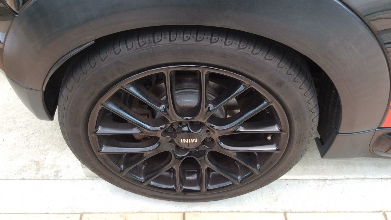 タイヤホイール前