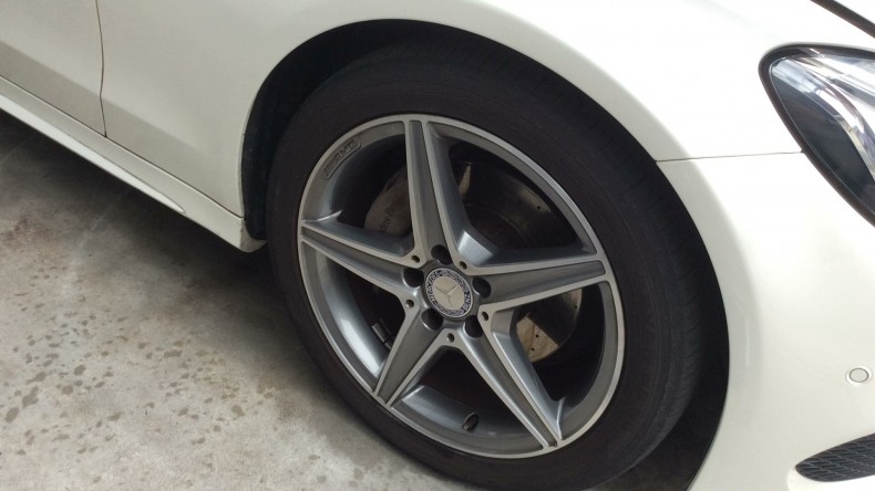 タイヤホイール前