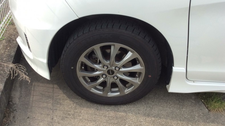 タイヤホイール前