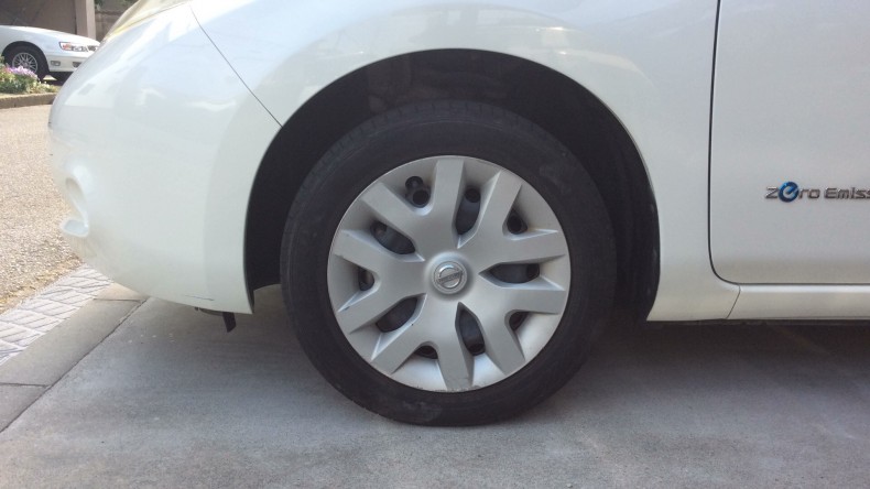 タイヤホイール前