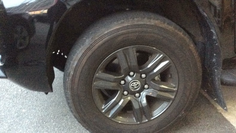 タイヤホイール前