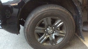 タイヤホイール前