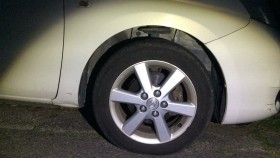 タイヤホイール前