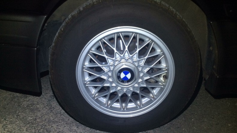 タイヤホイール前