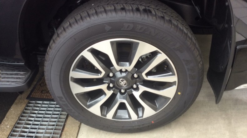 タイヤホイール前