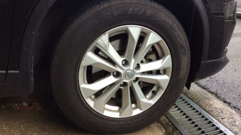 タイヤホイール前