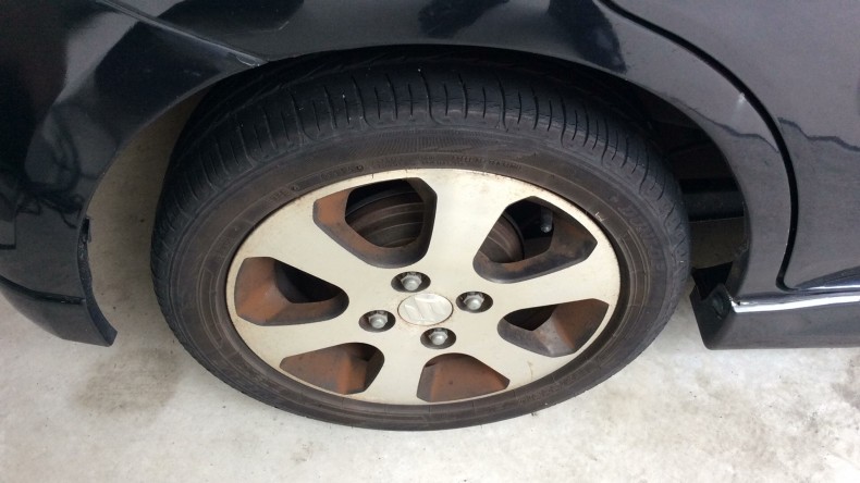 タイヤホイール前