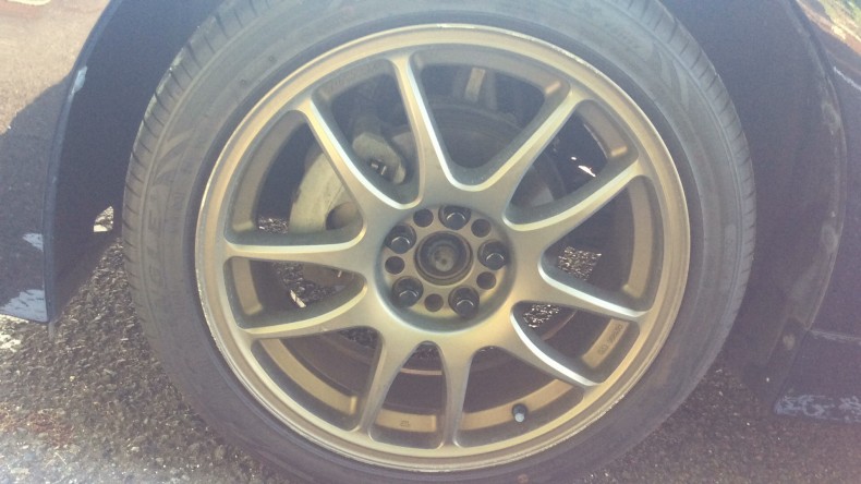 タイヤホイール前