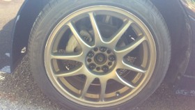 タイヤホイール前