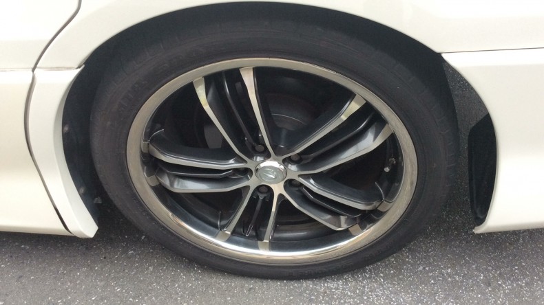 タイヤホイール前