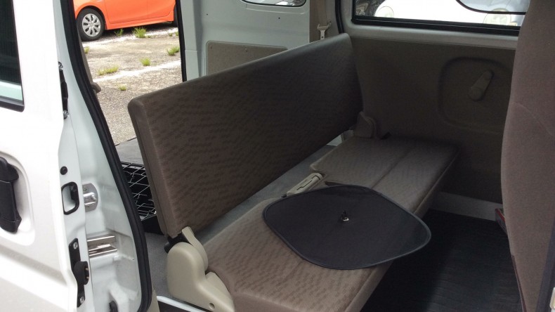 内装後方シート