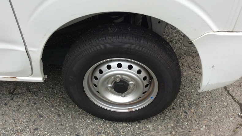 タイヤホイール前