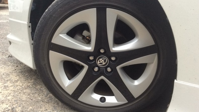 タイヤホイール前