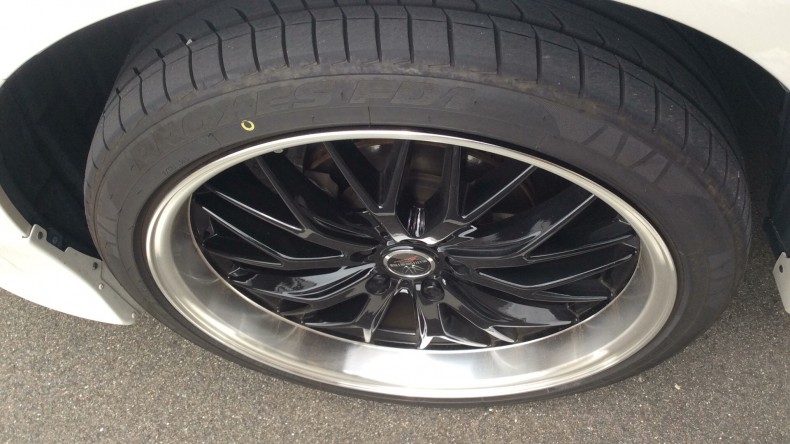 タイヤホイール前