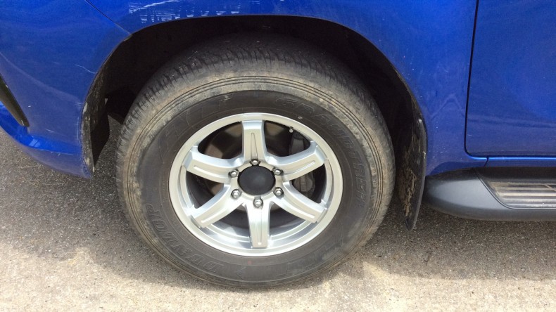 タイヤホイール前