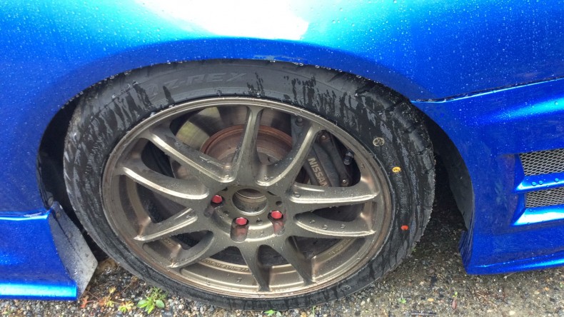 タイヤホイール前